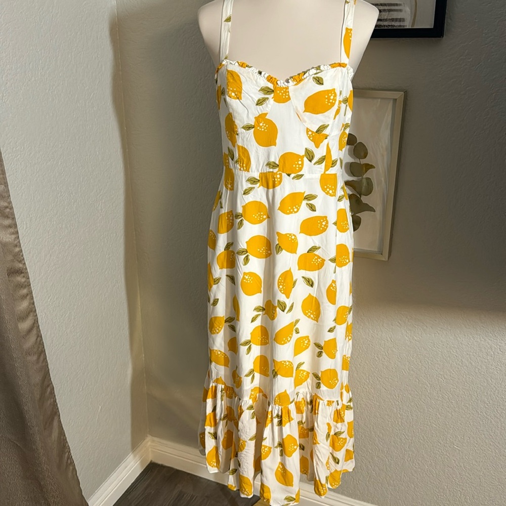 Beautiful strappy dress adorned with lemons